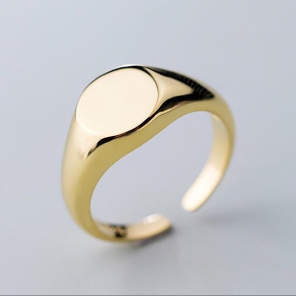 Gold Signet Ring - Picture 2 of 4